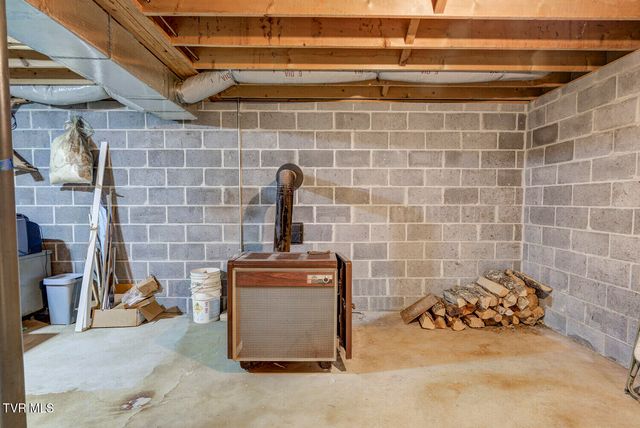 1215 Old Boones Creek Road, Jonesborough, TN 37659