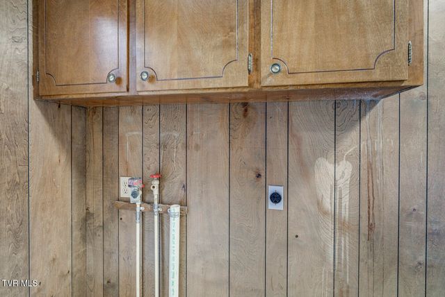 1215 Old Boones Creek Road, Jonesborough, TN 37659