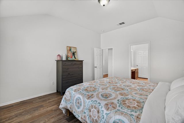 815 Hickory Street, Burleson, TX 76028