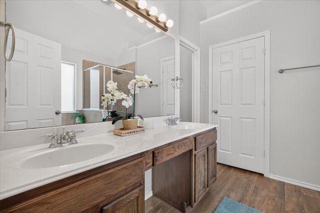 815 Hickory Street, Burleson, TX 76028