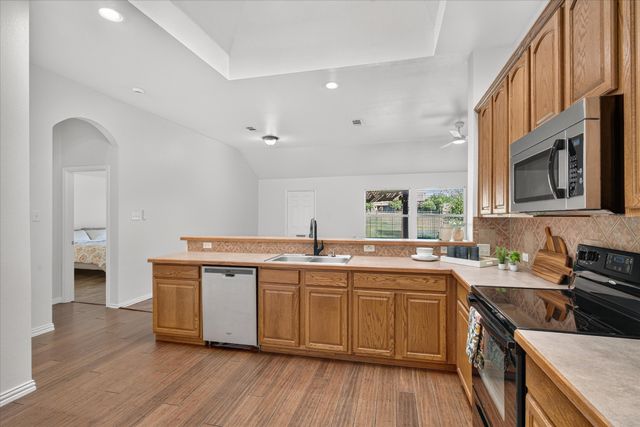 815 Hickory Street, Burleson, TX 76028