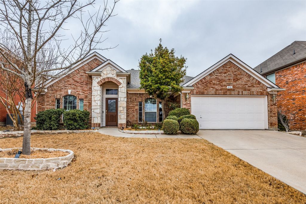815 Hickory Street, Burleson, TX 76028