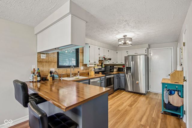 8047 Pebble Creek Court, Indianapolis, IN 46268