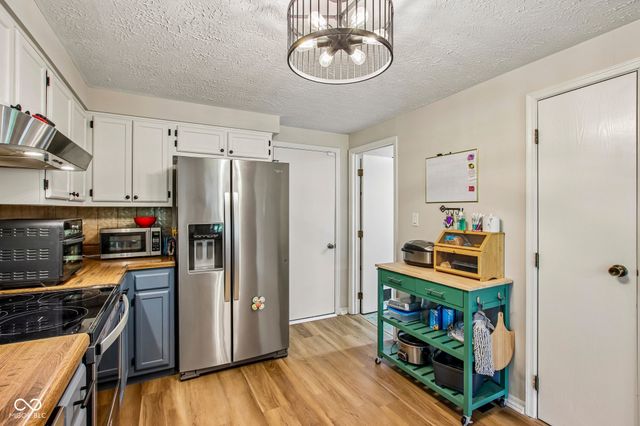8047 Pebble Creek Court, Indianapolis, IN 46268