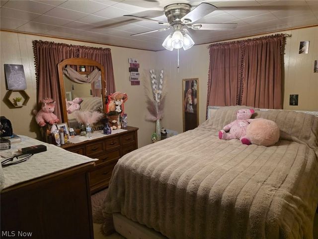 2659 Sixth Street, New Cumberland, WV 26047