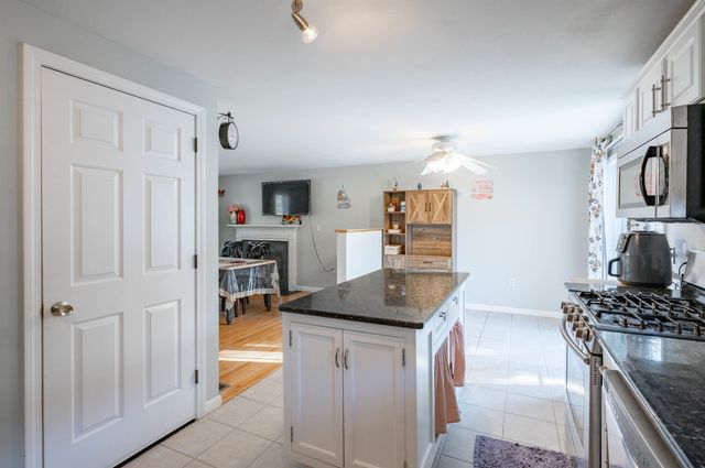 6 Whittemore Place, Nashua, NH 03064
