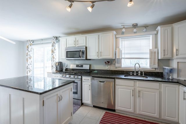 6 Whittemore Place, Nashua, NH 03064