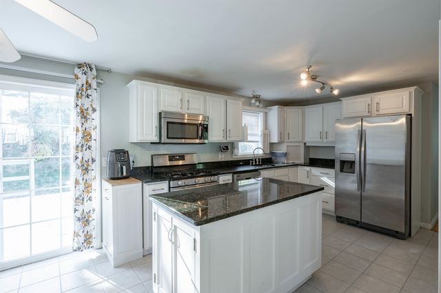6 Whittemore Place, Nashua, NH 03064