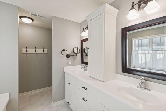 14246 Garden Way N, Hugo, MN 55038