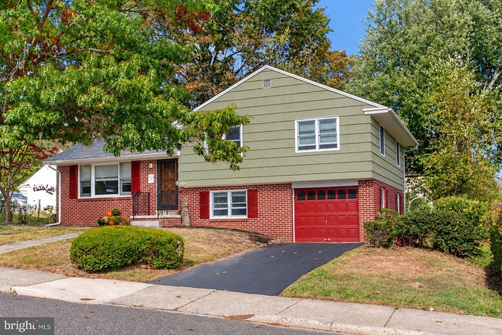 165 HILLCREST AVE #, SOUDERTON, PA 18964 — exterior