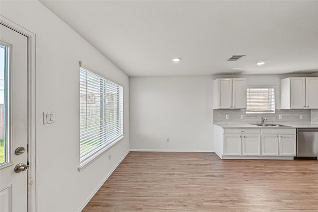 4127 Neches Bend Drive, Baytown, TX 77521