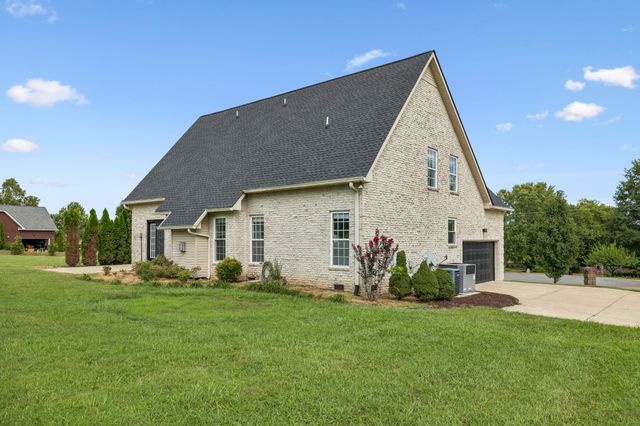 1014 Cabriolet Ct, Gallatin, TN 37066