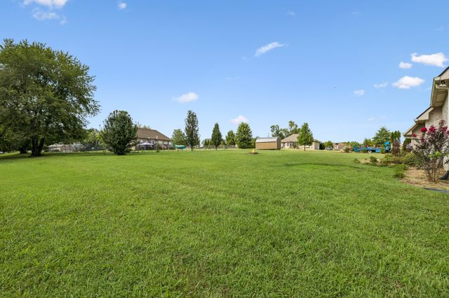 1014 Cabriolet Ct, Gallatin, TN 37066