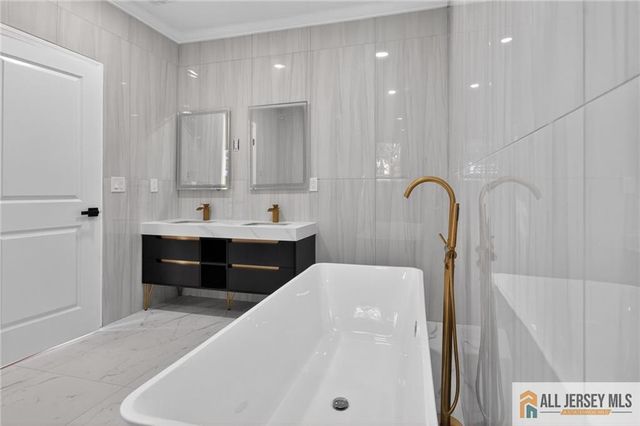 108 Jersey Avenue, Edison, NJ 08820