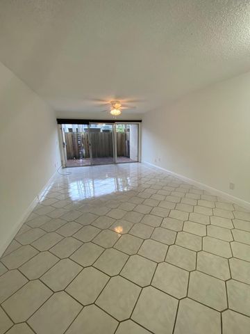 15385 S Dixie Highway 12, Palmetto Bay, FL 33157