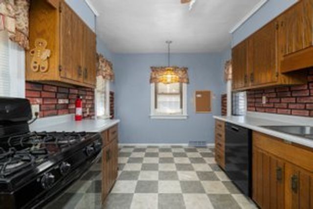 2030 40th Street, Rock Island, IL 61201