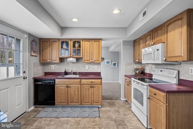 6 KEATLEY DR, Marlton, NJ 08053