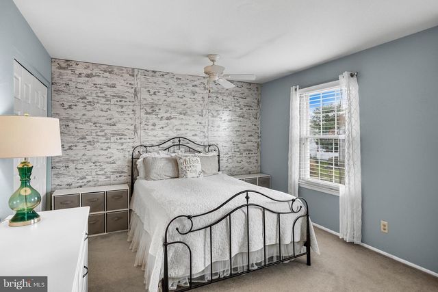 6 KEATLEY DR, Marlton, NJ 08053