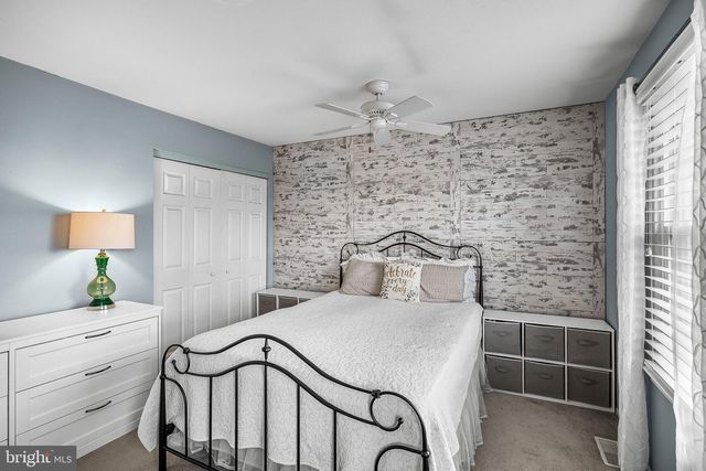 6 KEATLEY DR, Marlton, NJ 08053