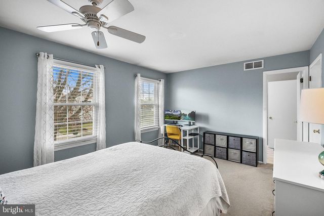 6 KEATLEY DR, Marlton, NJ 08053