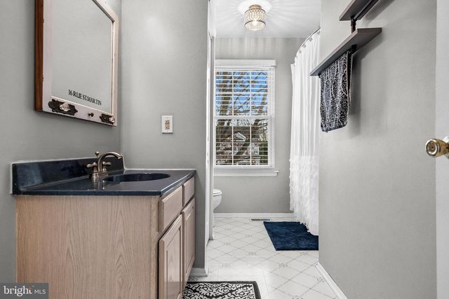 6 KEATLEY DR, Marlton, NJ 08053