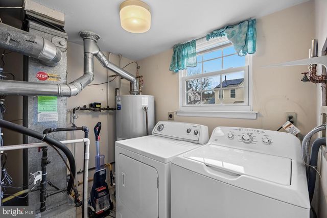 6 KEATLEY DR, Marlton, NJ 08053