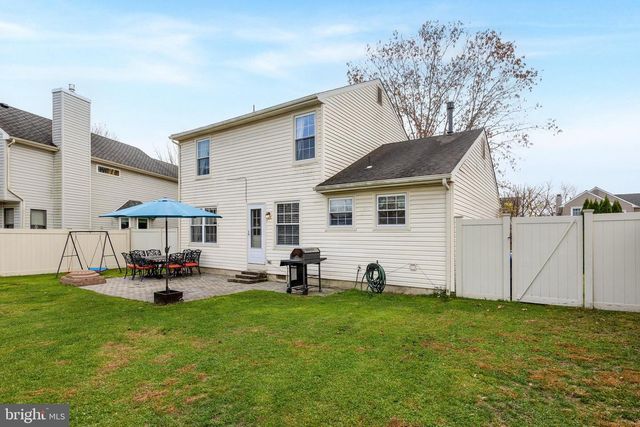 6 KEATLEY DR, Marlton, NJ 08053