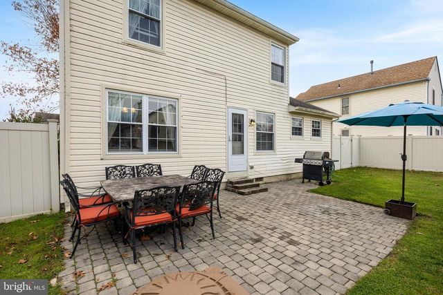 6 KEATLEY DR, Marlton, NJ 08053