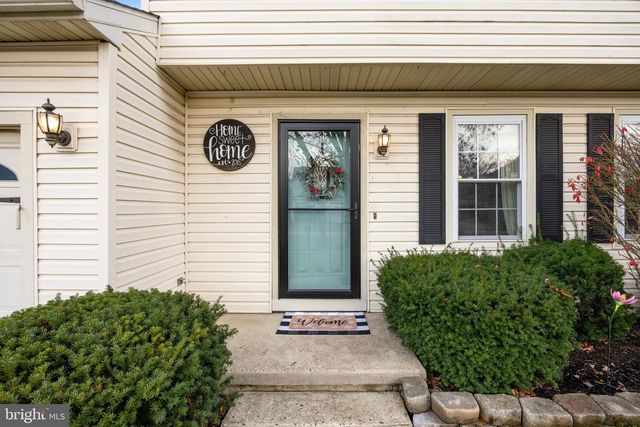 6 KEATLEY DR, Marlton, NJ 08053