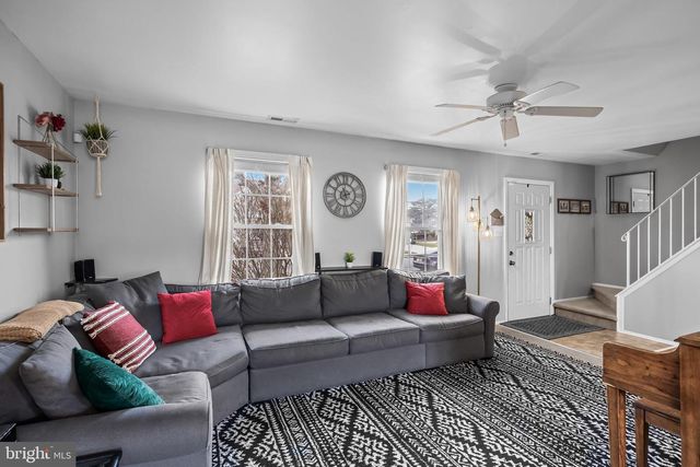 6 KEATLEY DR, Marlton, NJ 08053