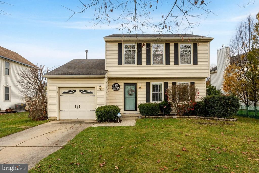 6 KEATLEY DR, Marlton, NJ 08053