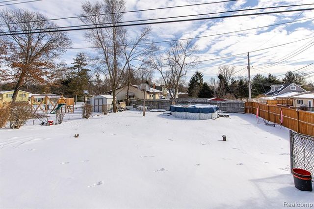 8670 N Eston Road, Clarkston, MI 48348