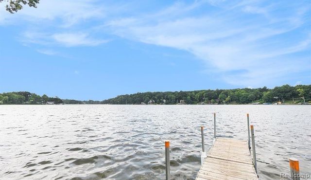 8670 N Eston Road, Clarkston, MI 48348