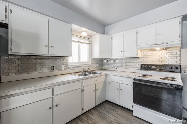 8670 N Eston Road, Clarkston, MI 48348