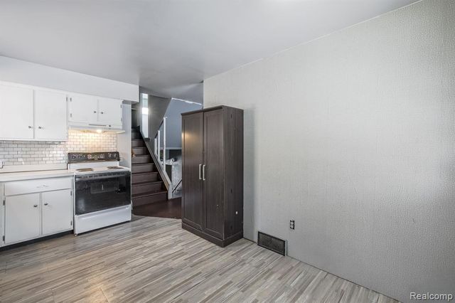 8670 N Eston Road, Clarkston, MI 48348