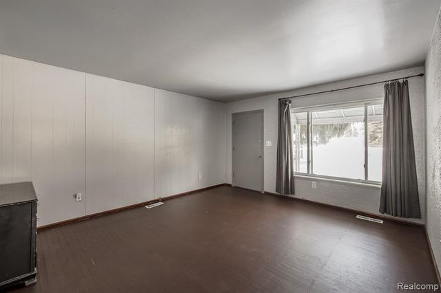 8670 N Eston Road, Clarkston, MI 48348