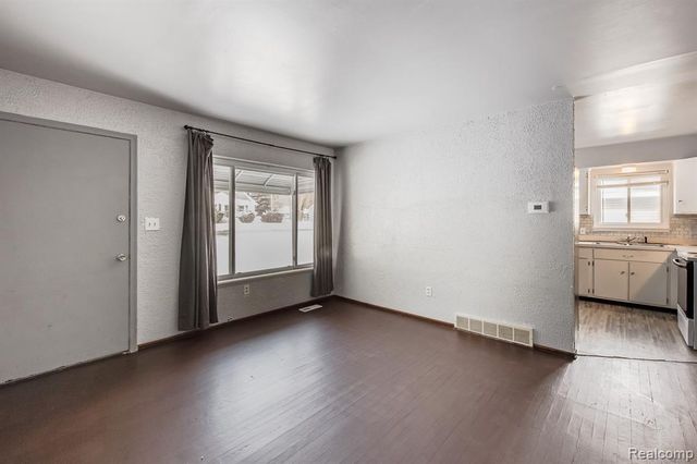 8670 N Eston Road, Clarkston, MI 48348