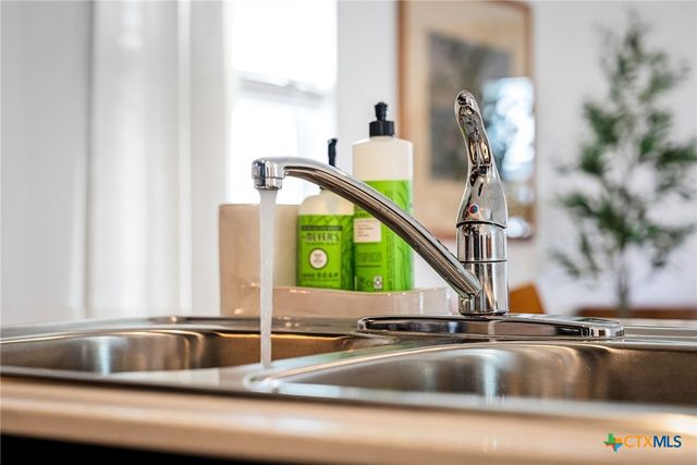 175 Amber Glen, San Marcos, TX 78656