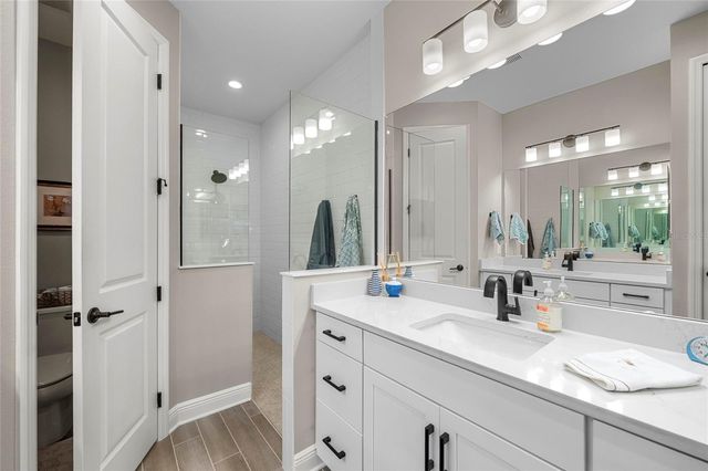 10169 LAKE WALES CIRCLE, Sarasota, FL 34241