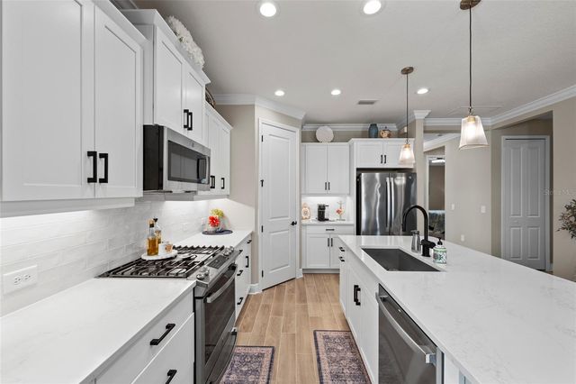 10169 LAKE WALES CIRCLE, Sarasota, FL 34241