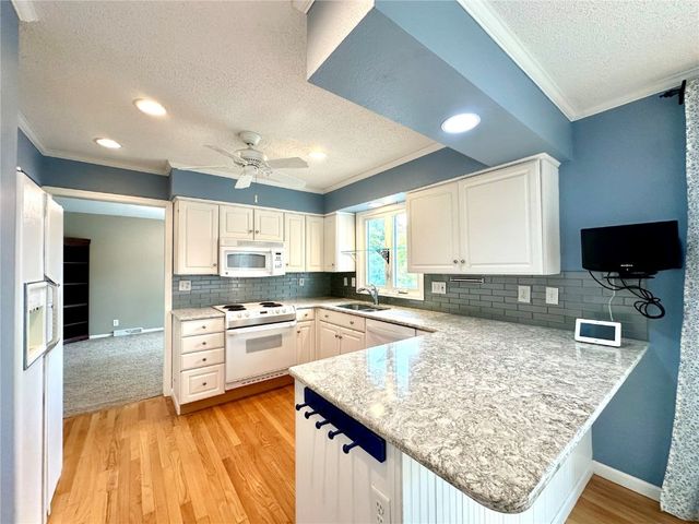 2445 Glass Road NE, Cedar Rapids, IA 52402