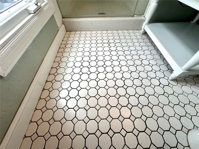 2445 Glass Road NE, Cedar Rapids, IA 52402