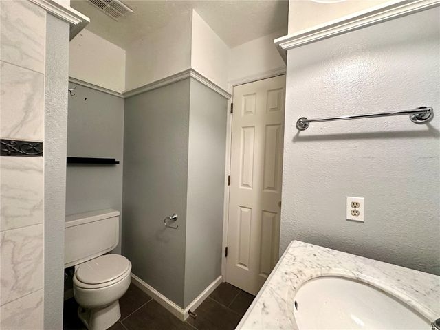 2445 Glass Road NE, Cedar Rapids, IA 52402