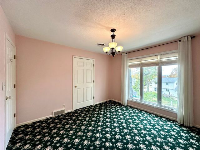 2445 Glass Road NE, Cedar Rapids, IA 52402