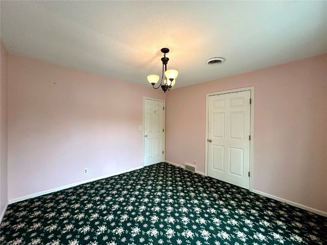 2445 Glass Road NE, Cedar Rapids, IA 52402