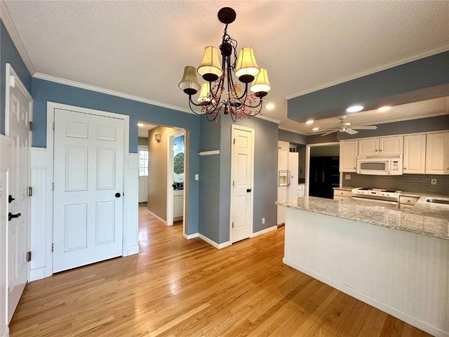 2445 Glass Road NE, Cedar Rapids, IA 52402