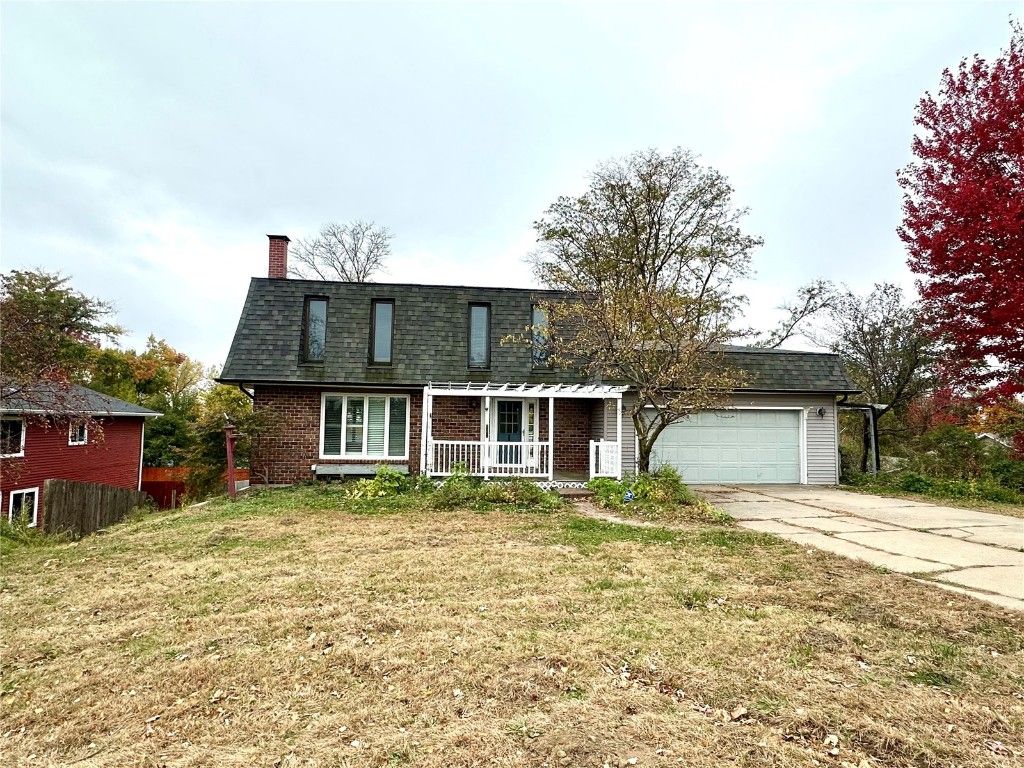 2445 Glass Road NE, Cedar Rapids, IA 52402