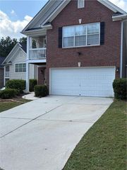 667 Lakes Circle, Lithonia, GA 30058