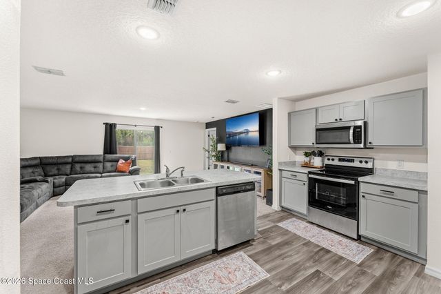 3373 Navajo Avenue SW, Palm Bay, FL 32908