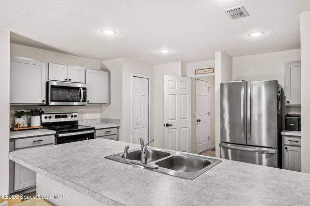 3373 Navajo Avenue SW, Palm Bay, FL 32908